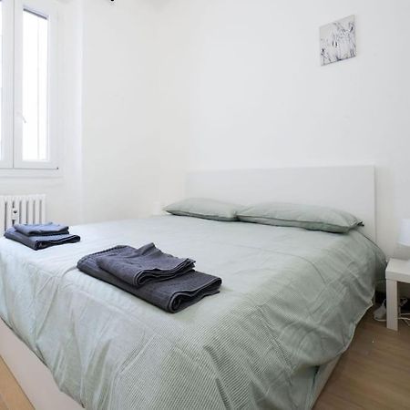 Apartment 4 Stops From The City Center Milano Eksteriør billede
