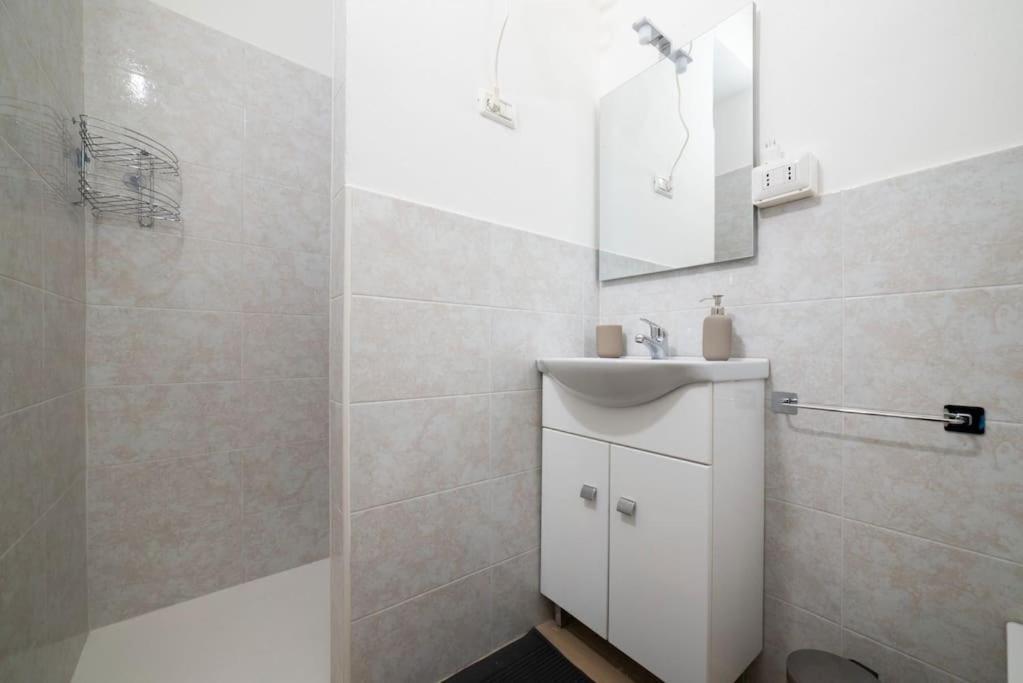 Apartment 4 Stops From The City Center Milano Eksteriør billede