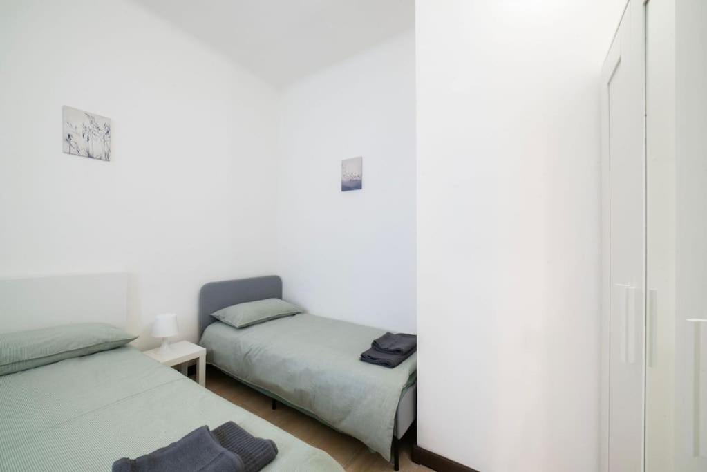 Apartment 4 Stops From The City Center Milano Eksteriør billede